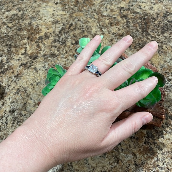 925 Sterling Silver Cubic Zirconia Ring - Picture 8 of 8